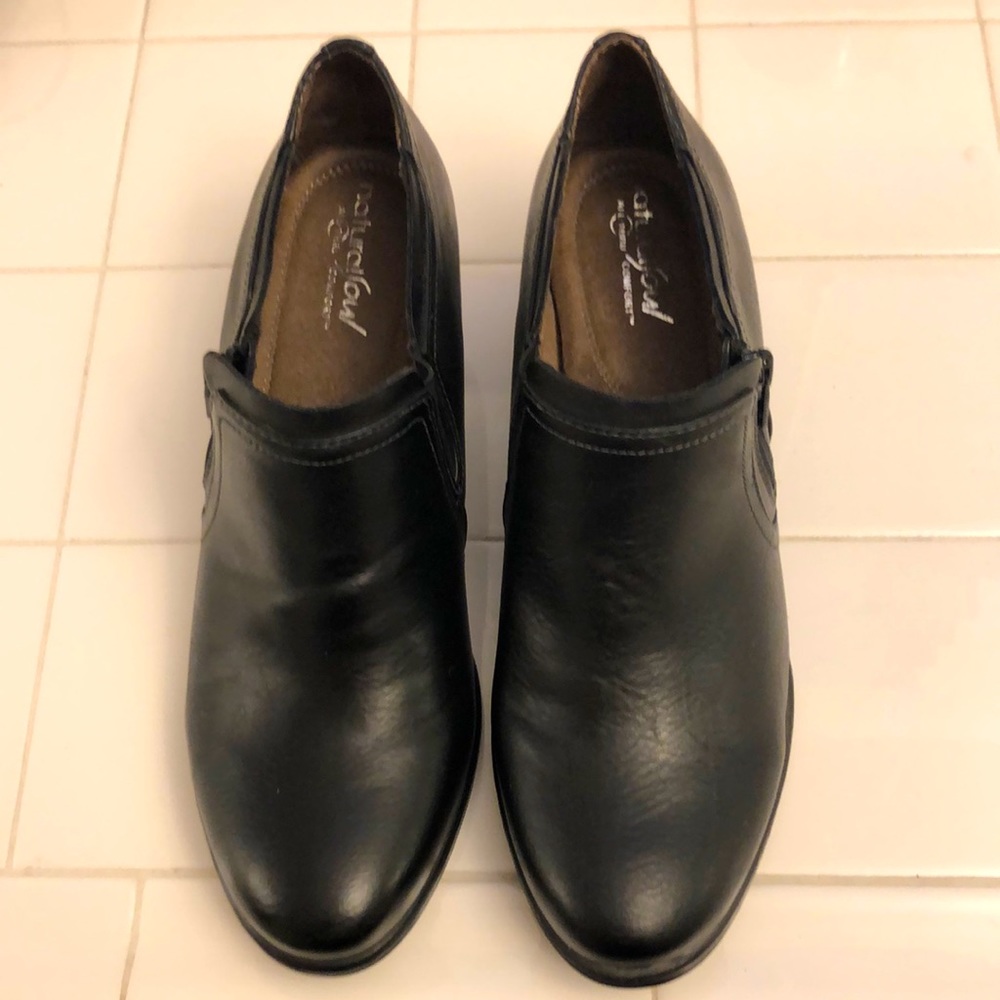 Natural Soul booties, size 8.5, in black